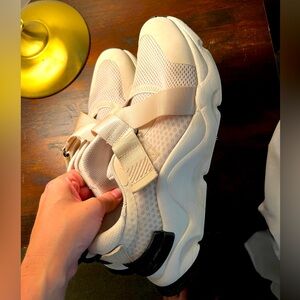 Women’s Sorel Gym Shoes - Size 9.5